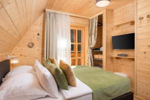 TV a/nebo společenská místnost v ubytování Forest Tale - Šumska priča