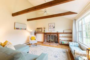 Posezení v ubytování Stylish Home Dog Friendly Close to Beach