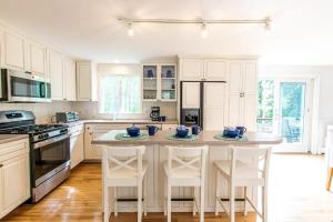 Gallery image of Exclusive Neighborhood 1 2 mi from Jackknife Beach in Chatham