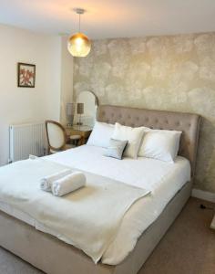 a bedroom with a large bed with white pillows at Cooperage 3 bedroom house in Bristol