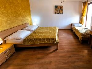 A bed or beds in a room at Penzión Villa Agnes