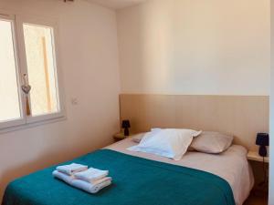 a bedroom with a bed with towels on it at Punta di Mare in Linguizzetta