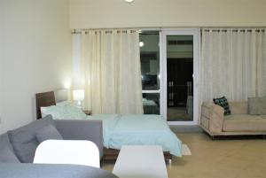 Posezení v ubytování Studio Apartment - Cozy, Very Accessible and so near to Train Station