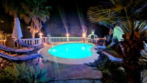 Der Swimmingpool an oder in der Nähe von Villa Piscine à la Fustera Benissa