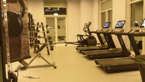 Fitness centrum a/nebo fitness zařízení v ubytování Studio Apartment - Cozy, Very Accessible and so near to Train Station
