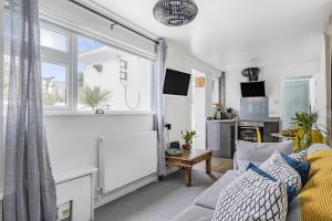 Kuchyň nebo kuchyňský kout v ubytování Waters Edge Holiday Home in Hayle, West Cornwall