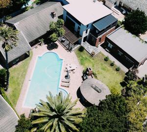 an overhead view of a swimming pool in a yard at 9 Windsor House in Tokai