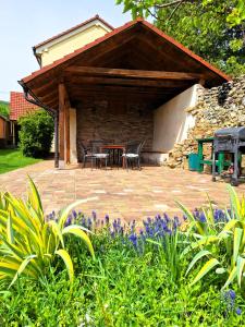 A garden outside Penzión Villa Agnes