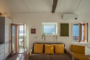 Χώρος καθιστικού στο The Green Nest by Lake Como by Rent All Como