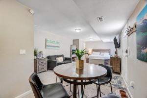 Gallery image of Mtn Studio- Waffle maker -King Bed-Kid Friendly in Cascade-Chipita Park