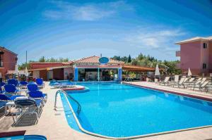 Bazén v ubytování Savvas Hotel nebo v jeho okolí