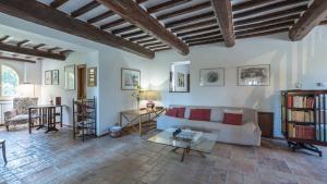 Posezení v ubytování CASALE LE QUERCE DI CETONA 8, Emma Villas
