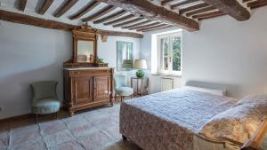 Postel nebo postele na pokoji v ubytování CASALE LE QUERCE DI CETONA 8, Emma Villas + 34 fotografií