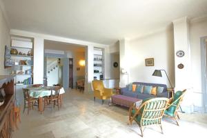 Χώρος καθιστικού στο Sea View Apartment