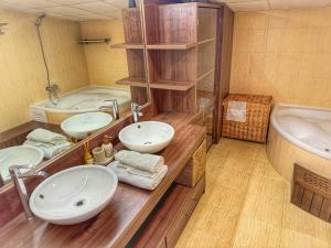 a bathroom with two sinks and a bath tub at Duplex Penthouse with Seaview. in Benalmádena +19 photos