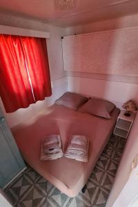 Postel nebo postele na pokoji v ubytování Mobil-home sur terrain privé bord de mer, parking privé