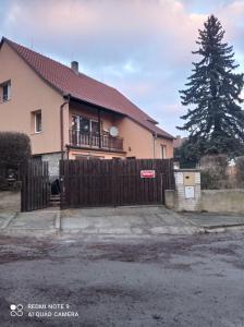 Budova, v ktorej sa apartmán nachádza