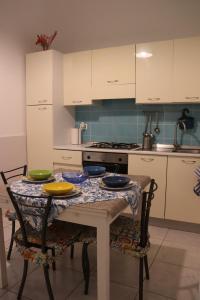 Virtuve vai virtuves zona naktsmītnē Casa Mazzini