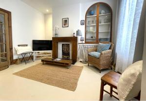 A seating area at Harmonious home in the heart of Clifton Village
