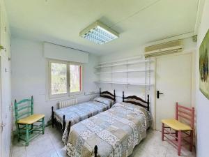 Posteľ alebo postele v izbe v ubytovaní Pins CostaBravaSi