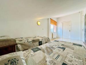 Posteľ alebo postele v izbe v ubytovaní Pins CostaBravaSi