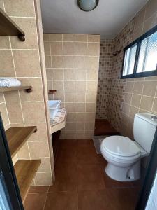 a bathroom with a toilet and a sink at APARTAMENTO LA CALETA II in Caleta De Velez