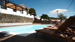 A piscina em ou perto de Quinta do Chafariz