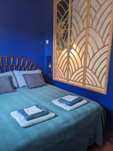 a bedroom with a bed with two towels on it at La Maison du Cosquer in Camaret-sur-Mer