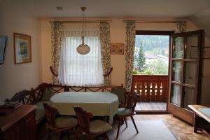 Nespecifikovaný výhled na hory nebo výhled na hory při pohledu z apartmánu