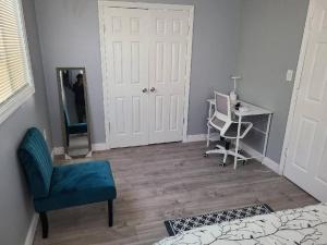 a room with a desk and a chair and a mirror at Spacious Retreat in Carbondale