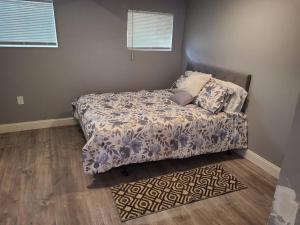 a bedroom with a bed and a rug at Spacious Retreat in Carbondale