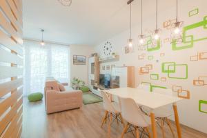 Posezení v ubytování LIDO Apartmanok By BLTN Balatonlelle