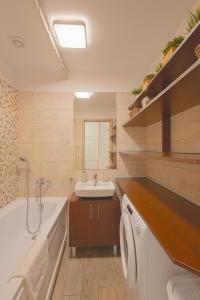 Koupelna v ubytování LIDO Apartmanok By BLTN Balatonlelle