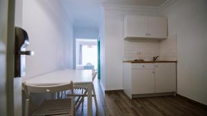 a kitchen with a table and chairs in a room at Alquiler Turístico Avenida Playa in Zahara de los Atunes