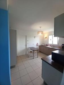 Kuchyň nebo kuchyňský kout v ubytování Villa Rosange