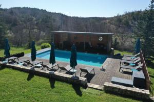 Kolam renang di atau di dekat Domaine de Piedmoure, gîte Lavande 1 chambre, piscine, terrasse privée