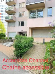 an image of an apartment building with the words associate channel channel accessible at 如家公寓1 in Strasbourg