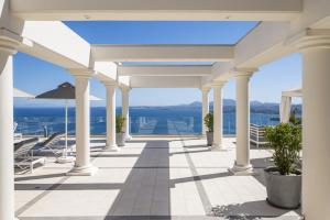 Πισίνα στο ή κοντά στο Villa Monte Leone by Konnect with Pool, Hot Tub, Spa Room & Stunning Seaview