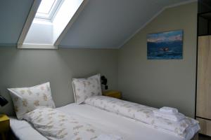 Postel nebo postele na pokoji v ubytování Andenes Suitehotel