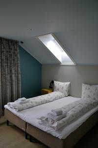 Postel nebo postele na pokoji v ubytování Andenes Suitehotel