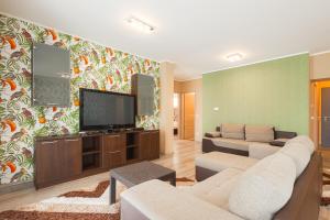 TV a/nebo společenská místnost v ubytování LIDO Apartmanok By BLTN Balatonlelle