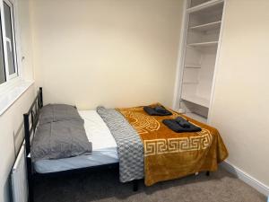 a small bedroom with a bed and a closet at Entire three bedrooms house in London