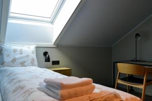 Postel nebo postele na pokoji v ubytování Andenes Suitehotel