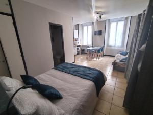 Posteľ alebo postele v izbe v ubytovaní Latre frères Location