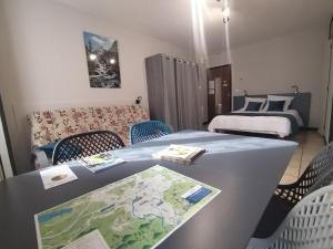 Posteľ alebo postele v izbe v ubytovaní Latre frères Location