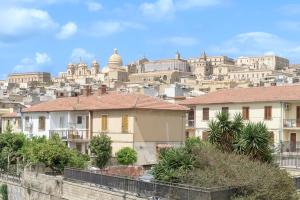 Γενική άποψη της πόλης Νότο ή θέα της πόλης από  αυτή η παραθεριστική κατοικία