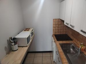 Kuchyňa alebo kuchynka v ubytovaní Latre frères Location