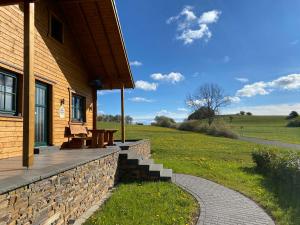a porch of a house with a bench on it at Holzhaus Onkel Fritz mit Sauna und Whirlwanne in Esch