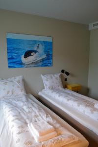 Postel nebo postele na pokoji v ubytování Andenes Suitehotel