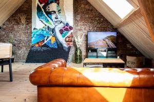 a brown leather couch in a living room at Le Street in Calais